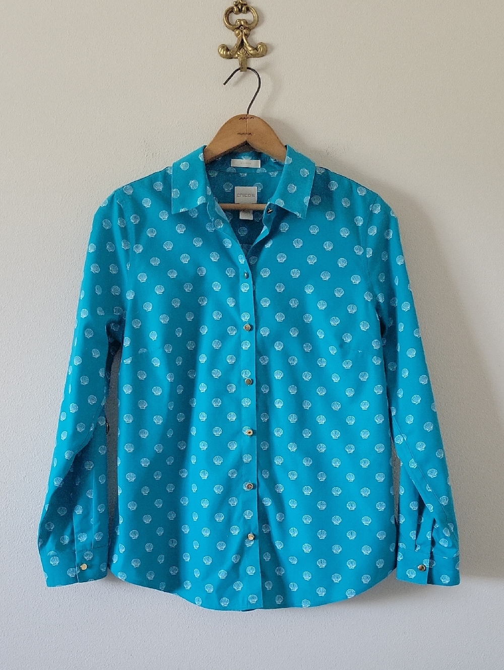 Chico's No Iron Turquoise Shell Print Button Down Shirt Size Small
